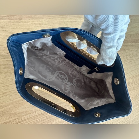 Michael Kors clutch handbag - Picture 12 of 14